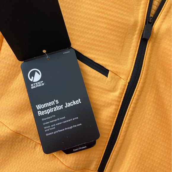 North face jacket in marigold - Picture 9 of 10